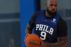 纳斯赞詹姆斯球商：我刚教球员战术跑位 而他已在帮队友打磨细节